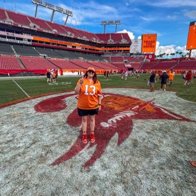 Vintage clothing and Mike Evans enthusiast / long-suffering sports fan (mostly @SouthamptonFC & @buccaneers.) Tweeting in a personal capacity. She/her