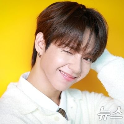 Supporting UNIS and AHOF because of Eli, Gehlee, Seowon, JL and Daisuke