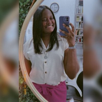 Católica💒 Eclesiástico2📖 Apaixonada por Música🎼 Meu Violão💜 Nutella❤️ Pipoca🍿 e Pão de Queijo💛 Twitteira nas horas vagas e nas ocupadas também🦋