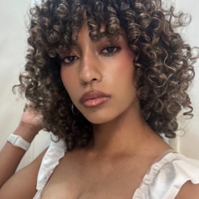 Computer Science student 🖥️ horror film nerd. 25 years old 💖 misandrist 😏 pro-black women advocate.