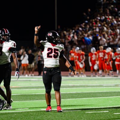 Eastkentwood HS C/O 2026 , Pos: Lb/Rb/Ls email :austinathelete@gmail.com number-616-337-0035 3.66 Football/Track and field 40:4.6 113 inch broad jump