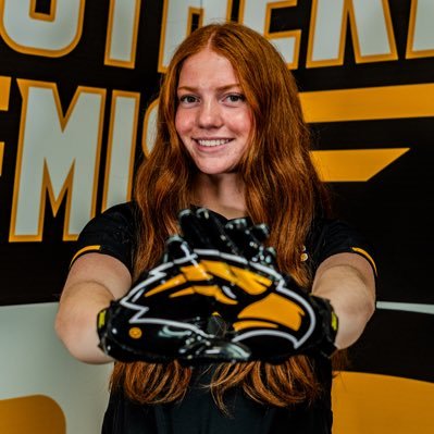🇨🇦 2027 RHP/UTL | Southern Miss Softball commit 💛🖤🦅| @UnityTJ2027 |