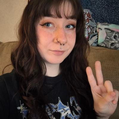 29 | full-time milf | rsn: gloomybug | graphic designer and artist of all things cute | (◍•ᴗ•◍)♡ ✧* | soulbound to @sotrue2myown 🐸🍓