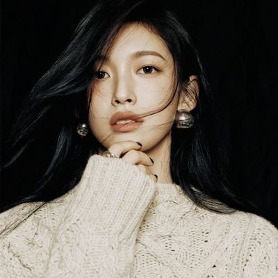 🌸{Fictional} by #Grace. Huang's talented queen who has born to inspire the world also treasured her princess, Anya. CP : @MANUSKRlP. Not interest with dating.