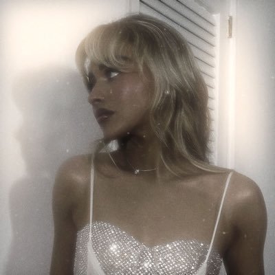 i love pop music | 80s enthusiast || horror fan | cd & vinyl collector || she/her ♡ | marvel fan and st fan || swiftie & carpenter | #1 house tour stan ࣪⊹˚.
