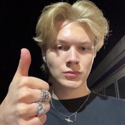 2tenji's profile picture. @1tenji's personal shitpost account / occasionally being sentimental