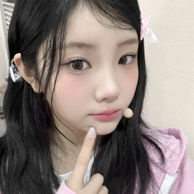 kennynotkenni's profile picture. a pathological people pleaser