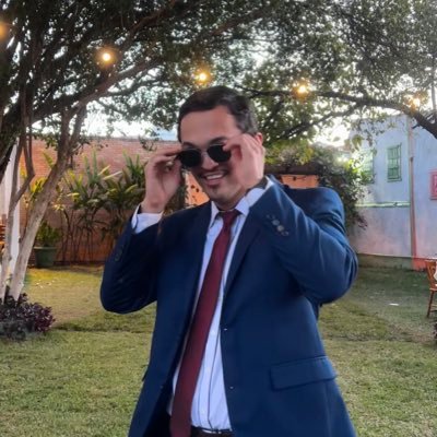 sertanejo, médico, torcedor clubista no fut, basquete, tênis, FA e F1. as vezes emito minha opinião