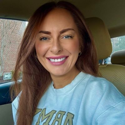 Miss America • Gamecock alum/fan/Fam • Sania Feagin + Nyck Harbor believer • @dawny005 stan • USAA member for life • was gifted a blue check istg • w hoops