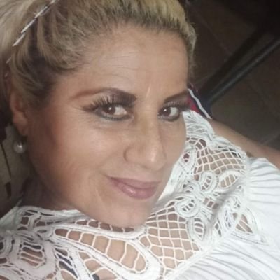 Salvadoreña de Corazón
Emprendedora pupusera
Cocinera