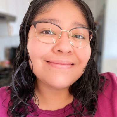 YessZoe's profile picture. Buscando paz interna y externa ✨ brazos de 🦖 @Darkk3n ❤️🤓