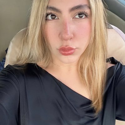 danamich17's profile picture. todo es fake aquí