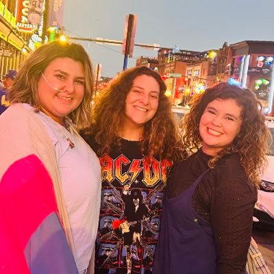 just a freelance photographer and content creator trying to help Jonas Brothers fans see the GFYH Tour! Personal: @dlproductionss #NickMeetDanica