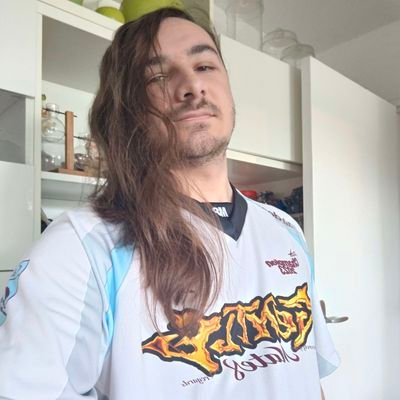 French, 3rd degree in Psych and Cog-Sci, Otaku, Bass Music fan. TL50 🦅 Instinct 💛 Legend since S6, Silph Legend. Ex-Captain of @FrenChevaliers