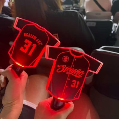 First of all, a Taiwanese🇹🇼,
Baseball fan for BOS, LAD, and CTBC brothers,
Love punk rock and folk