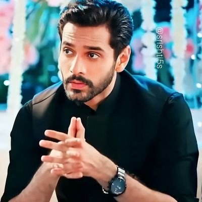 Hero_0_1's profile picture. 𝑻𝒉𝒖𝒏𝒅𝒆𝒓 𝒊𝒏 𝒔𝒊𝒍𝒆𝒏𝒄𝒆, 𝒇𝒊𝒓𝒆 𝒊𝒏 𝒄𝒉𝒂𝒓𝒂𝒄𝒕𝒆𝒓... 𝒂 𝒍𝒊𝒐𝒏-𝒉𝒆𝒂𝒓𝒕𝒆𝒅 𝒎𝒂𝒏.