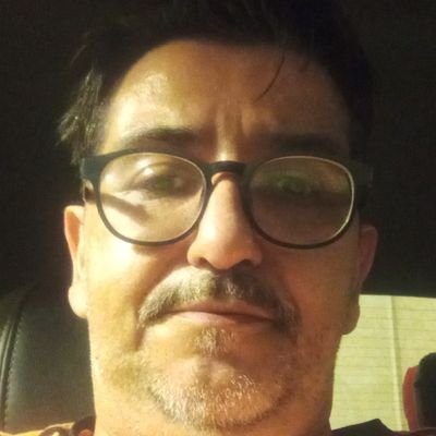 VSalen_se_tsco's profile picture. In a world where fashion speaks volumes, a stylish lassie effortlessly captivates with her unique flair and vibrant confidence.