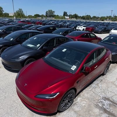 Entrepreneur
🚀| Spacex • CEO & CTO
🚔| Tesla • CEO and Product architect
🚄| Hyperloop • Founder
🧩| OpenAI • Co-founder
👇🏻| Build A 7-fig twitter