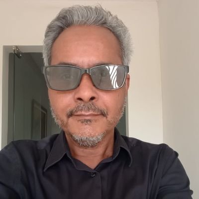 Coloque a lealdade e a confiança acima de qualquer coisa; não te alies aos moralmente inferiores; não receies corrigir teus erros.
Confúcio