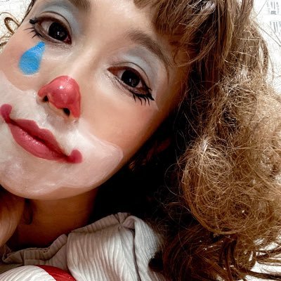 織辺真智子・ピエロのオリーブまちこ/人形振りで有名なマイムアーティスト。出演 #ドラマ40までに など☘️乃木坂46弓木さん、菅田将暉さん、仲野太賀さん、EXITさんなどに指導🧳演出や、芸術観賞会、イベント出演など🏢トゥインクルコーポレーション🤖DJ ROBOT OLIVE🐰オルゴール人形オリーブ