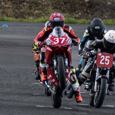 18年CBR1000RR 19年CBR250RR 88年NSR250R 21年mustang Bullitt 遅いですが楽しんでサーキットを走ってます天安門事件