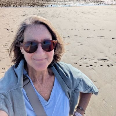 Science writer @wilmotcancer. Former journalist. Wife, mother, grateful 'Mimi' to 3 grands. Runner. Lover of healthy living, art, smart people.