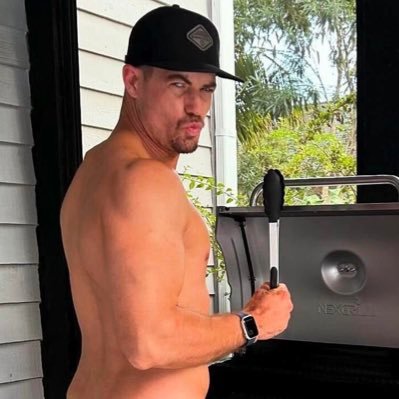 SeducedbyWaller's profile picture. 18+ bi & single