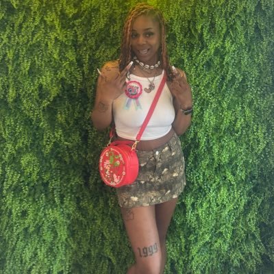 𝘚𝘛𝘈𝘠 𝖕𝖆𝖗𝖆𝖓𝖔𝖎𝖉 • 👩🏾❤️💋👩🏾⚔️• Future Mortician 🥀⚰️❤️• 🏳️🌈