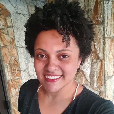 Comenta aí, Ju!- disseram. Bem, eu levei a sério.
Livros, séries e a vida, por que q opinião é grátis e eu tenho muitas!