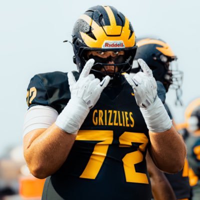 |Northwest Highschool |3.70 GPA| c/o 27 | OG/C | 6’4 300lbs | outwork everyone 🦍🦍