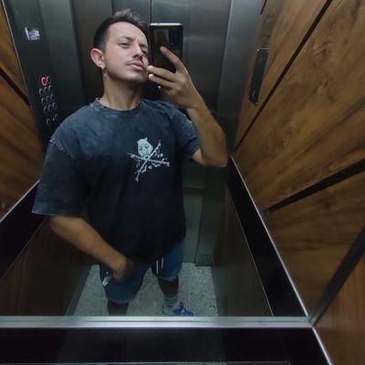 Afiliado (a tu corazón bb) y Stremeando en Twitch en mis tiempos libres.
Haz que las cosas sucedan.
Causalidad.