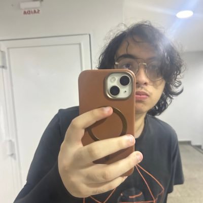 streamer, escritor, fotógrafo, paranoico e esquisito