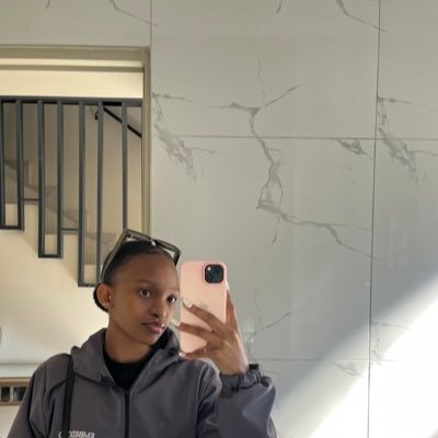 TikTok: Tech_with_Gomo | IG: gomolemo_x | book_munch_