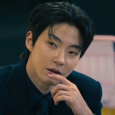 When you're having a hard time, look at the sky from time to time! #황인엽