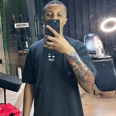 dev_chaves's profile picture. say whet