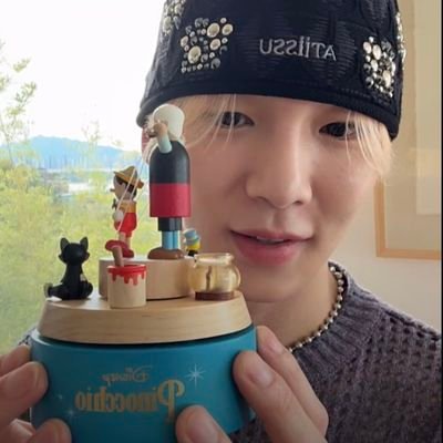 Little Freak
SHINee Fan•Key biased
I would never see the end of my,
end of my world with you~