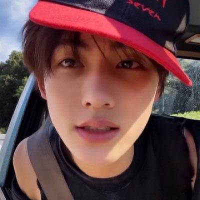 zzzundeong2's profile picture. 응그래..