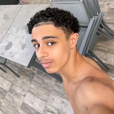 youlix103849's profile picture. 
