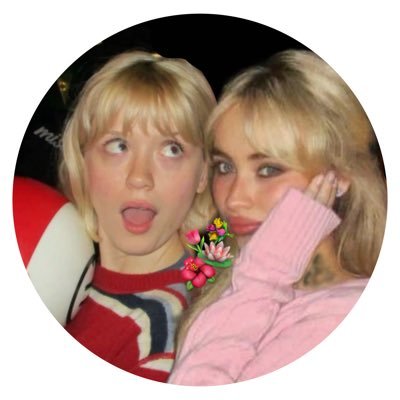 ━ comfort for @maisiehpeters & @SabrinaAnnLynn stans 💋🍓✨🌙