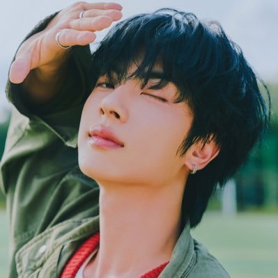 potatotootie (n.) kanghyun9 the cutest guitarist in the universe 🥔💜 | onewe my platonic soulmate | manifesting onewe in thailand