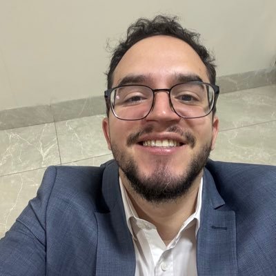 Ortopedista SES-GO. Medicina UFG turma 58. Área de atuação: Cirurgia do Tornozelo e Pé. Gosto de filosofia, café, NBA, IA e xadrez. Pianista involuntário. 💍