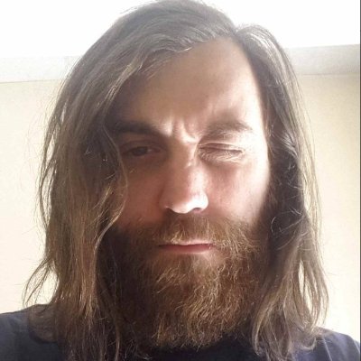 Periodista. guitarrista, melómano, fanático del asado.
Boca Juniors, Osasuna y Chicago Bulls.
Religión: Maradona - Dream Theater - Opeth
Me hackeron @theenemy_