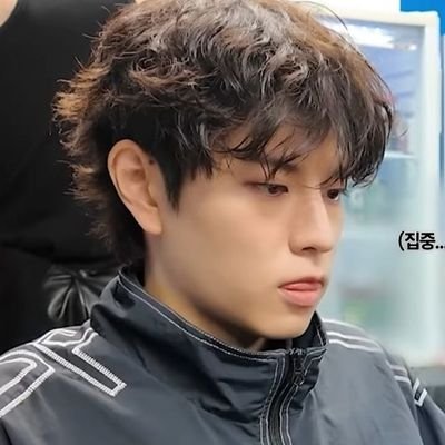 minho me deixa ser enforcada por suas coxas, eu imploro