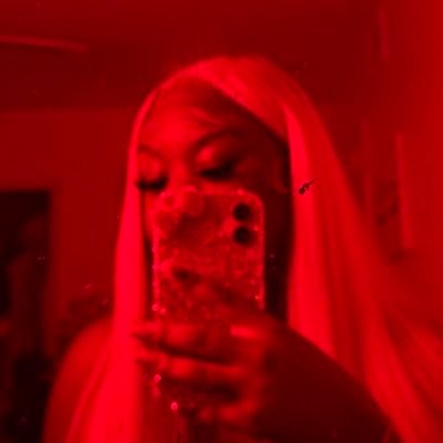 lilkhendrixx's profile picture. - i’m not real . 👩🏽‍❤️‍💋‍👩🏾