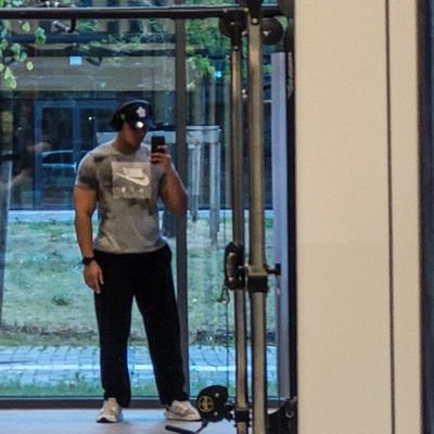 ur_favpleaser's profile picture. 6'2

available to fu** ;)