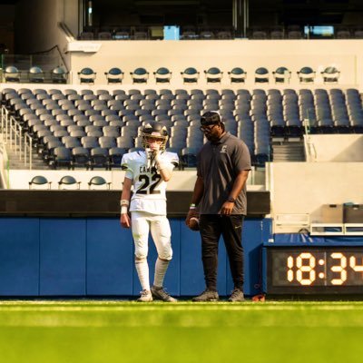 Football Development Coach Speed and Agility specialist 👨🔬 OCSF 🧡 🖤 Canyon WR/DB Coach 💛🖤 Certified USR 🏎️ Recruiting Coordinator 👨🏾🏫