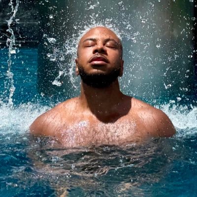 Enjoying life and protecting my peace ⨠⢠Musicophile ⢠Instagram: toniodivine