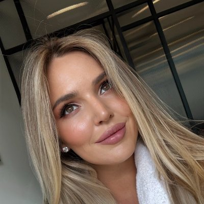 I enjoy swimming, traveling, listening to music, and playing golf. I'm a beauty salon owner, senior graphic designer, and cryptocurrency investor!