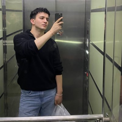 justaksel's profile picture. chillin