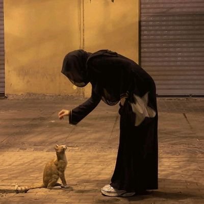 لَعَمري لَيتَ أُمّي لَم تَلِدني
وَلَم أُغضِبكَ في ظُلمِ اللَيالي